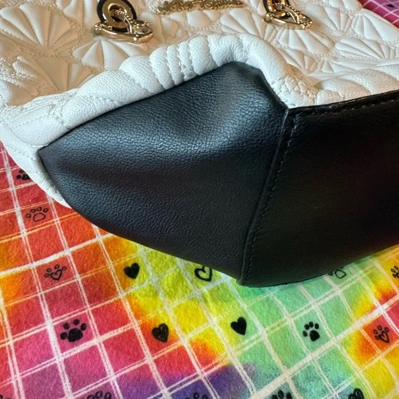 Betsey Johnson Quilted Sea Shell Bag - Picture 7 of 12